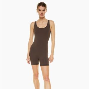Aritzia TnaLIFE Shake it 5” romper